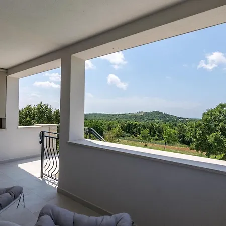 Irma Villa *