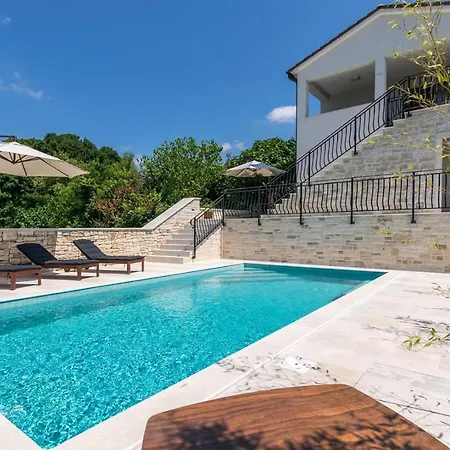 Irma Villa Golas